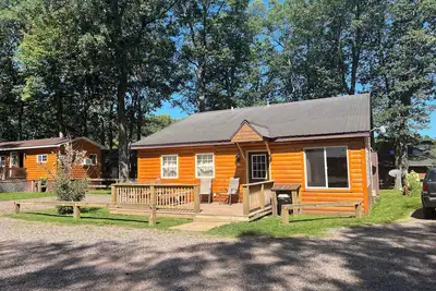 Image de Chief Lake Lodge Resort Cabin #8