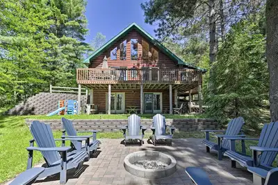 Image de Lakefront Hazelhurst Cabin: Dock & Pool Table