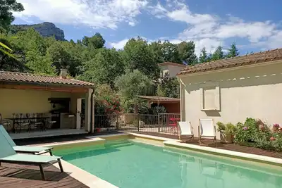 Image de Maison de charme au pied du Luberon (classée 4 étoiles)