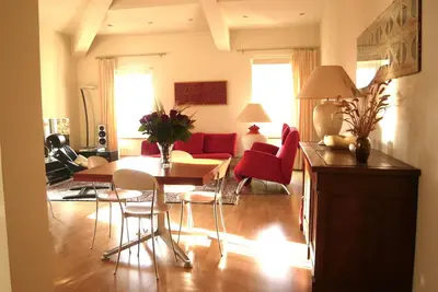 Image de Appartement charme et standing au coeur de Narbonne, vue canal - (clim et wifi)