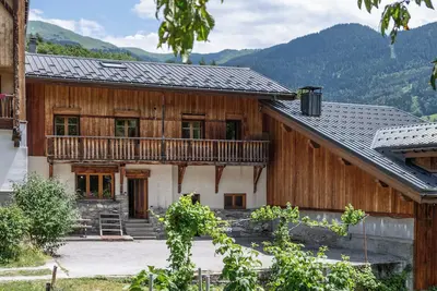 Image de Beautiful, authentic mountain house with view.