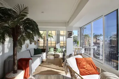 Image de Puerto en Beach Torrevieja first line view puerto