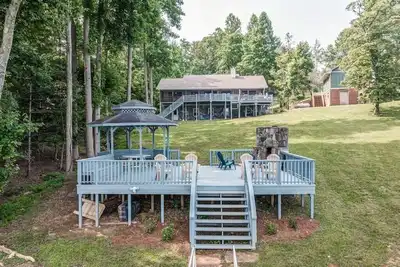 Image de Lake Nottely lakefront stay—summer days, sunset views, pure fun