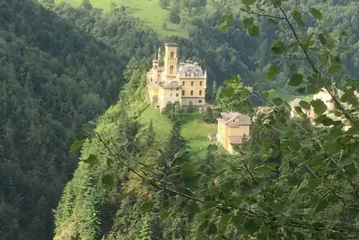 Image de The Castle: A Magic Retreat