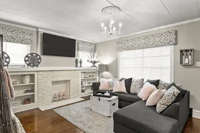 Charming, Historic Home Minutes from Magnolia