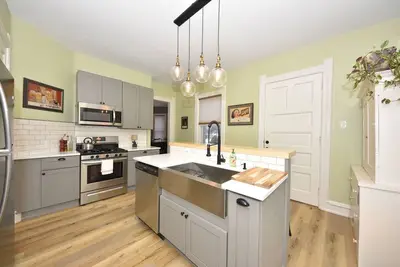 Image de 4 bd Victorian, close to downtown, great for groups and family gatherings