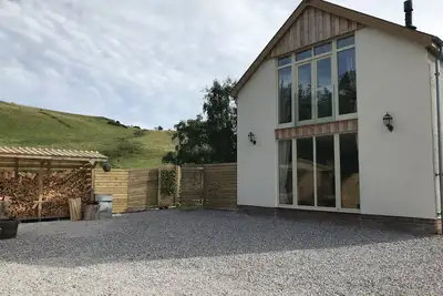 Image de Countryside Home with jacuzzi hot tub, open plan living and wood burner.