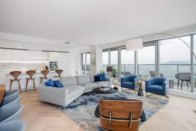 Vancouver House 4703 · Breathtaking Views 3 bdrm, pool, hot tub, gym