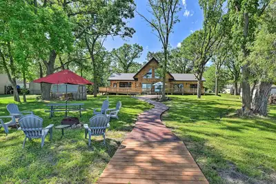 Image de Spacious Pearl Lake Retreat w/ Yard & Private Dock