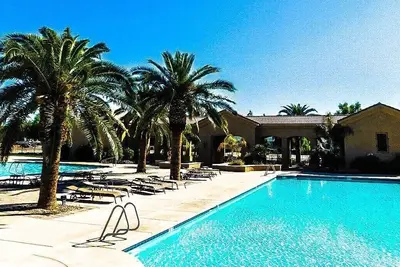 Image de Country Club 1128, heated pool, 1000 feet from Golfland Sunsplash Amusement Park