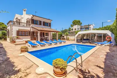 Image de Maison de vacances Villa Isabel avec piscine, Wi-Fi, jardin et terrasse