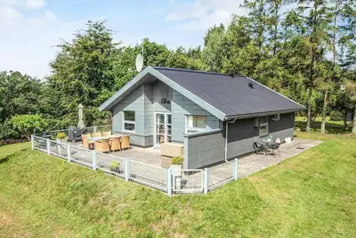 Image de 6 person holiday home in Allingåbro