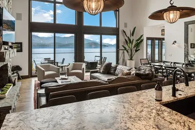 Image de Truly Exceptional Waterfront Luxury w/Hot Tub, Dock, Kayaks