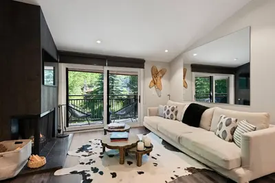 Image de Food & Wine Fest Open! 1 Block to Aspen Mtn, Balcony with View, Wood Fp, W/D, Parking & Walk to Town
