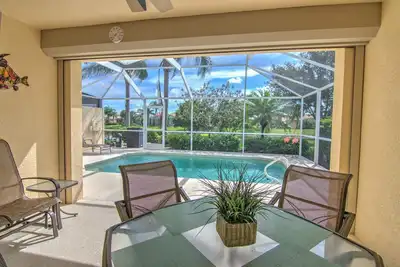 Image de Tranquil Oasis: Unwind in Naples' Hidden Gem With Amazing Amenities!