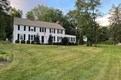 Image de Classic Darien Center Hall Colonial, steps from Five Mile River / Rowayton