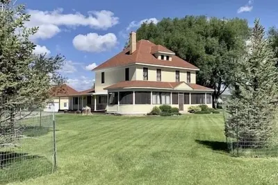 Image de Gorgeous 5 Bedroom 4 Bath Home on the White River