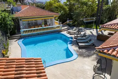 Image de Unique property with 2 villas, tennis court & heated swimming pool - All Private