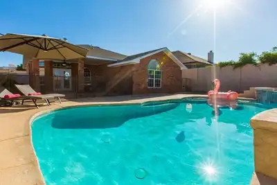 Image de Sunshine and Pool time\n -No Parties Allowed-