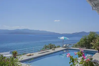 Image de Seafront Villa with Stunning views
