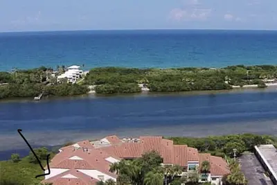 Image de Beautiful water view condo on the intercoastal.