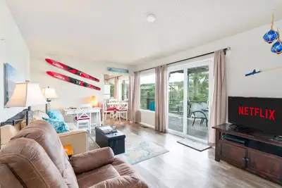 Image de Incredible waterfront! Relaxing! - Swim & Fish, Pool Access