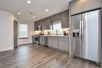 Image de ⟡ Downtown ⟡ Reliable WiFi ⟡ Spacious * Quiet ⟡ Get Away⟡