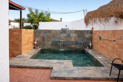 Image de Villa de 2 chambres avec piscine privée