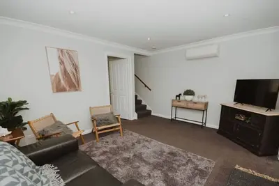 Image de Spacious refurbished apartment close to beach