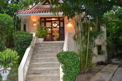 Image de 3-Bedroom Villa avec piscine privée et navette gratuite bus au centre-ville et la plage