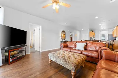 Image de Thousand Hills Updated Walkin Condo w/ Elevator