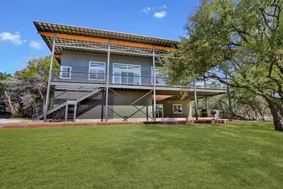 Image de River Road Retreat - New Modern 3 Bedroom on the Blanco River