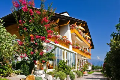 Image de GroĂźe Ferienwohnung fĂĽr 2-4 Personen - Residence Kronstein in Tisens, Prissian