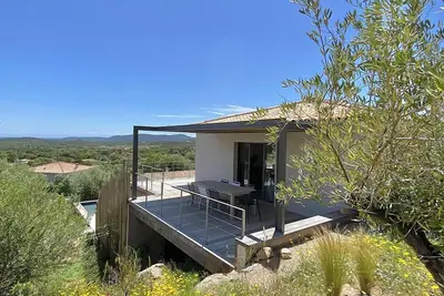 Image de Villa climatisée avec piscine, vue mer.