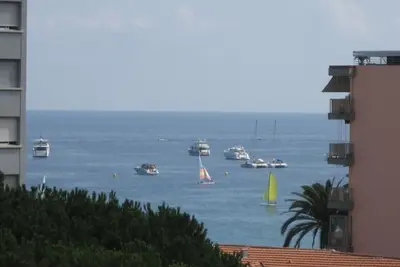 Image de Vue mer et la plage à 5 minutes à pieds, la mer ludique et pratique