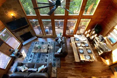 Image de Stunning Pigeon Forge Pet-Friendly A-Frame Cabin