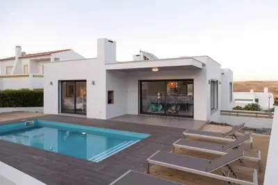 Image de Magnifique Villa de 3 chambres avec piscine privée à 2 minutes de la Plage!