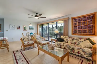 Image de All the beauty and tranquility that Kauai has to offer starts with this lovely villa.