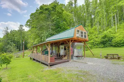 Image de Converted Trailer w/ Furnished Deck in Marshall!