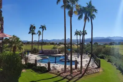 Image de Updated Condo! Amazing views! ! ! Walk to Channel, Beach, Shops and Restaurants! !