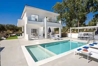 Image de Constantinos Villa, Sublime Island Εscape. Walking distance to the beach & shops
