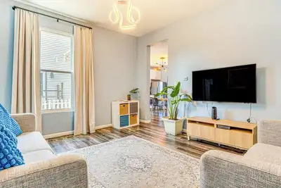 Image de 1 Mi to Dtown & Lucas Oil Stadium: Home in Indy!