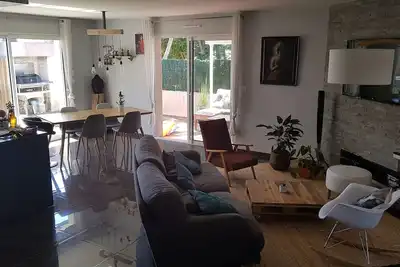 Image de jolie maison récente près des plages landaises