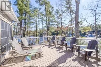 Image de Muskoka Lake Cottage on the Trent Severn