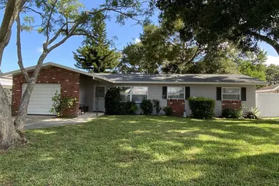 Image de Inviting 4br 2ba Home, Large Screen Porch & Backyard, 2 miles from the Beach!