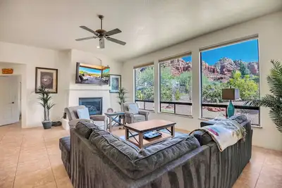 Image de Hot Tub, Mountain Views, Close Proximity To Nearby Trails!