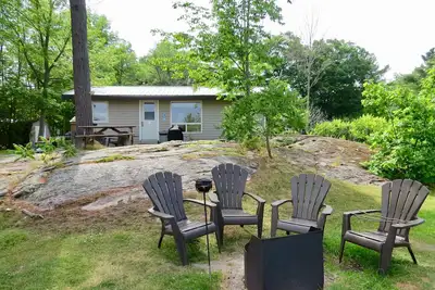 Image de 2 Bedrm Waterfront Cottage, Canoe, Kayaks, Wifi