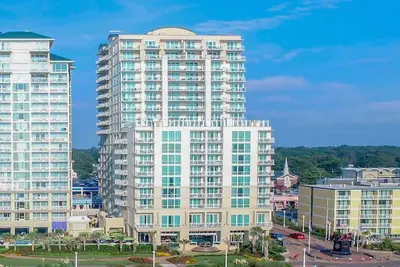 Image de Luxurious one bedroom at the sophisticated Oceanaire Resort Hotel on Va Beach.