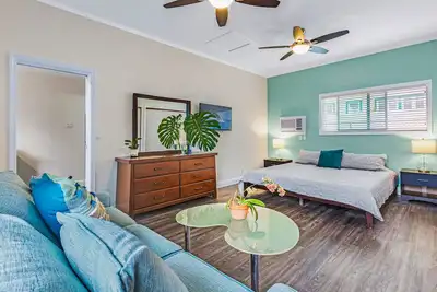 Image de Newly Renovated Modern Cottage: Walk into Historic Wailuku Town!