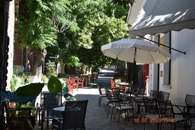 Image de Renovated traditional house in the center of the square!